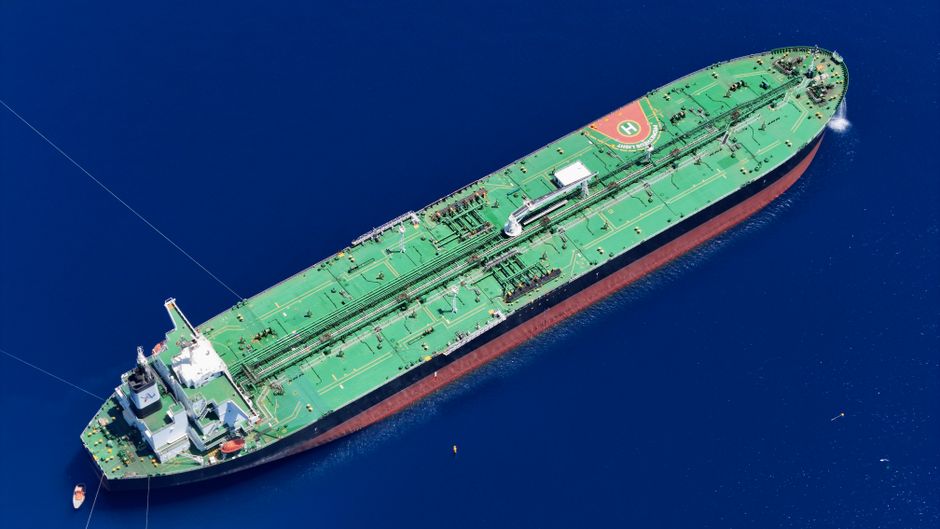 US destroys five Iranian oil tankers after attempted missile strikes on Navy warship