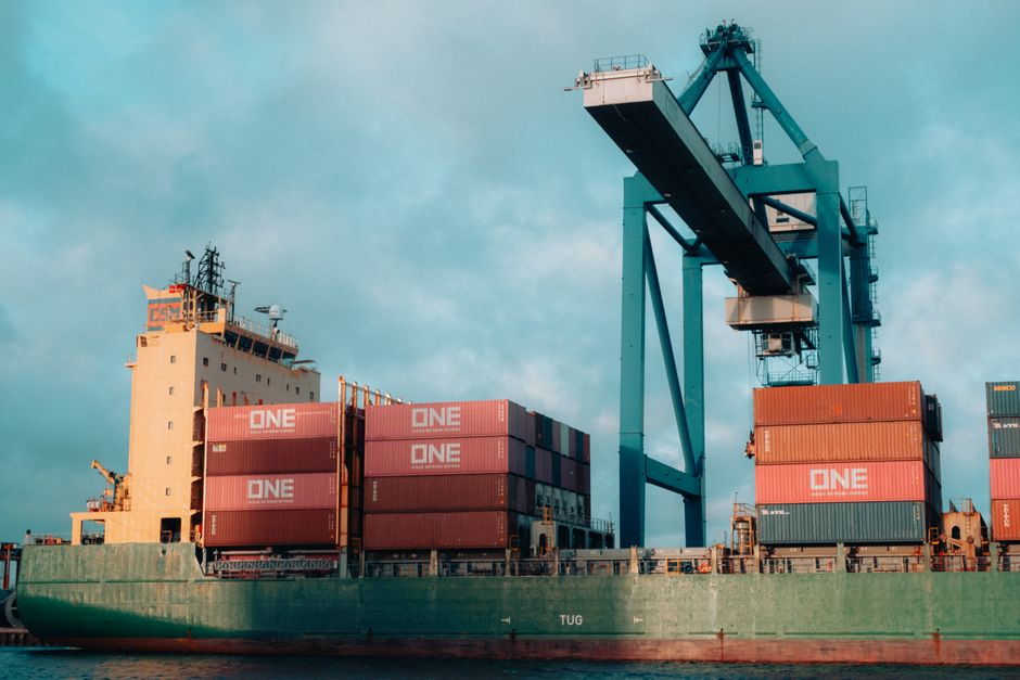 Hapag-Lloyd raises 2026 earnings forecast on container shipping strength