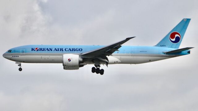 Boeing 767 cargo plane overruns Miami runway, kills 5, halts airport operations