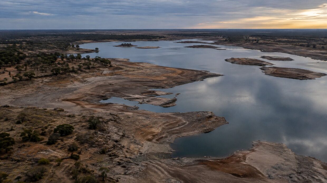Menindee Lakes hit five-year low as NSW tightens water restrictions